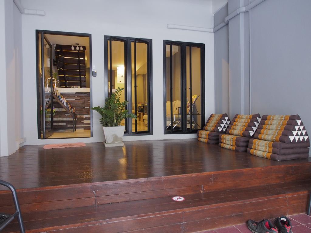 Eden Walking Street Hostel Chiang Mai Ngoại thất bức ảnh