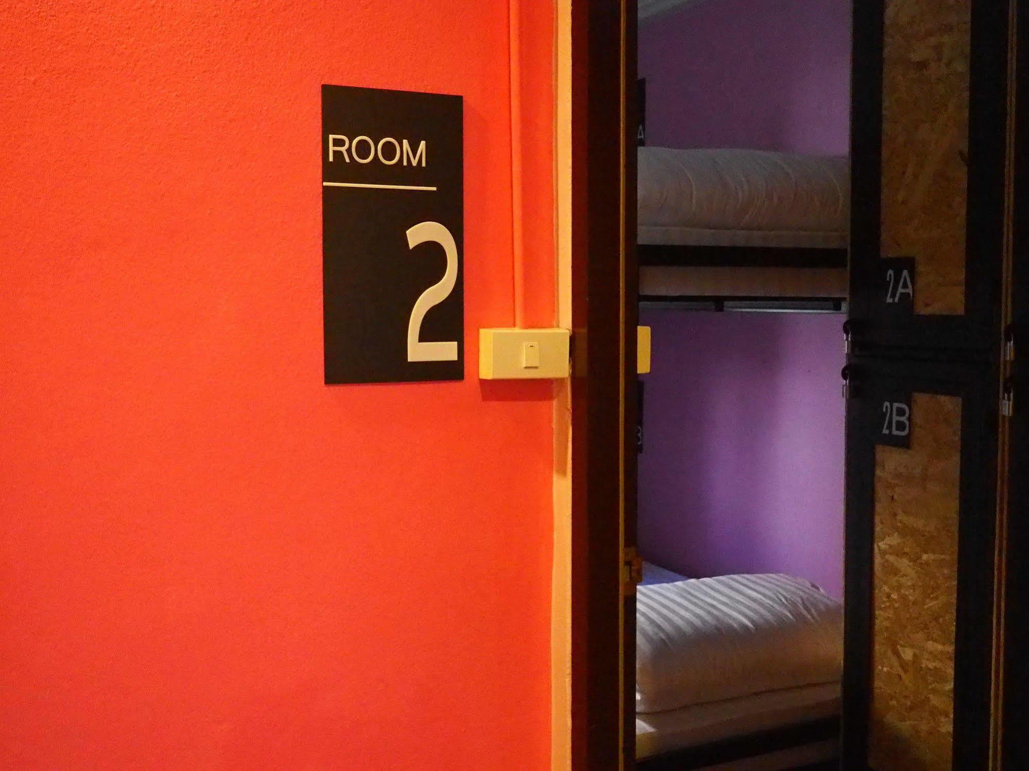 Eden Walking Street Hostel Chiang Mai Ngoại thất bức ảnh