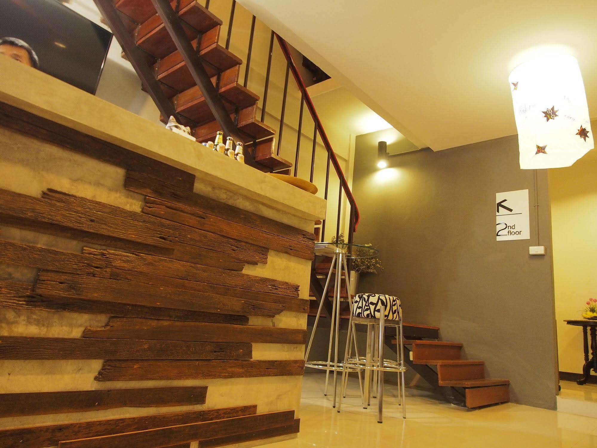 Eden Walking Street Hostel Chiang Mai Ngoại thất bức ảnh
