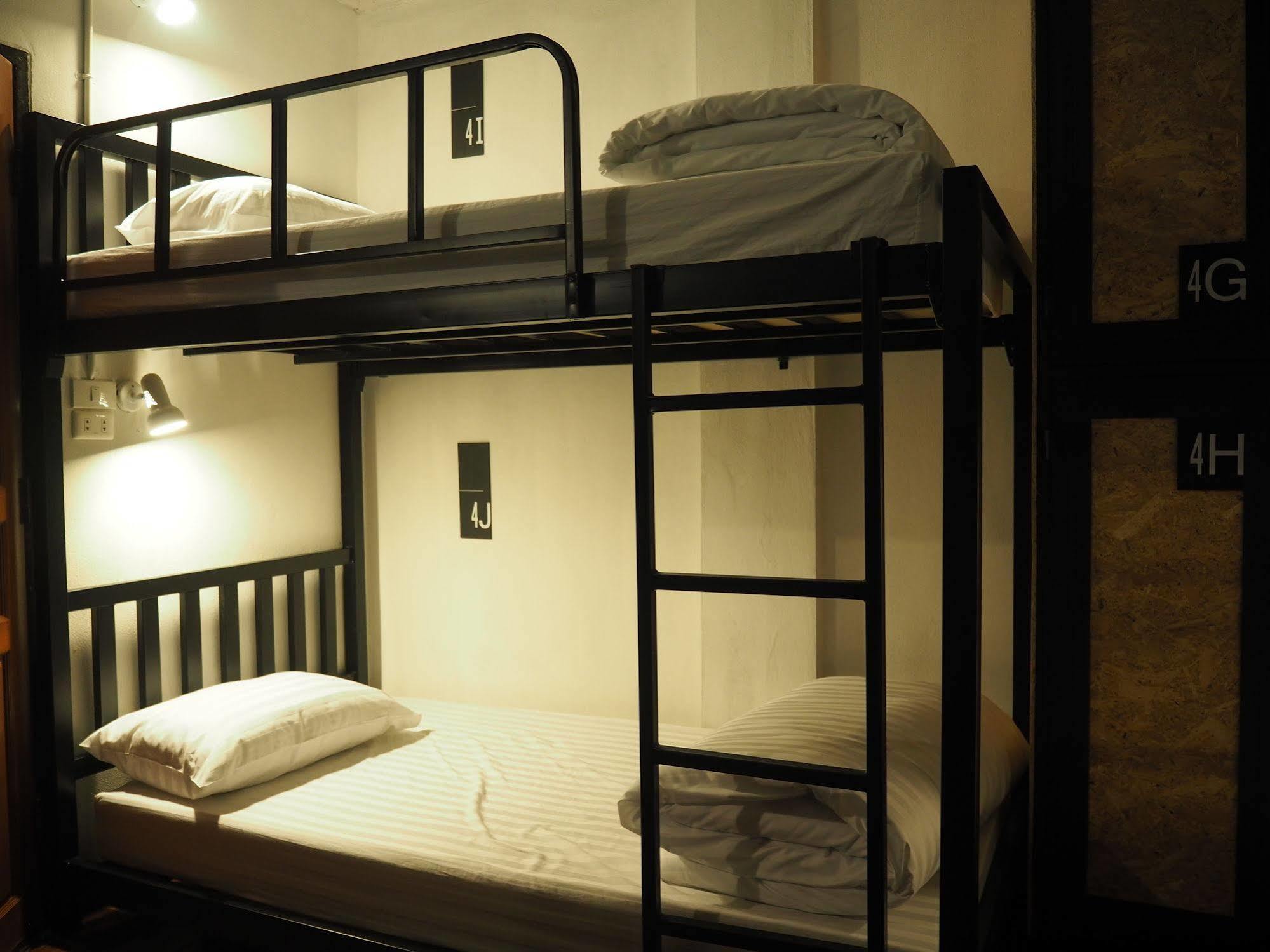 Eden Walking Street Hostel Chiang Mai Ngoại thất bức ảnh