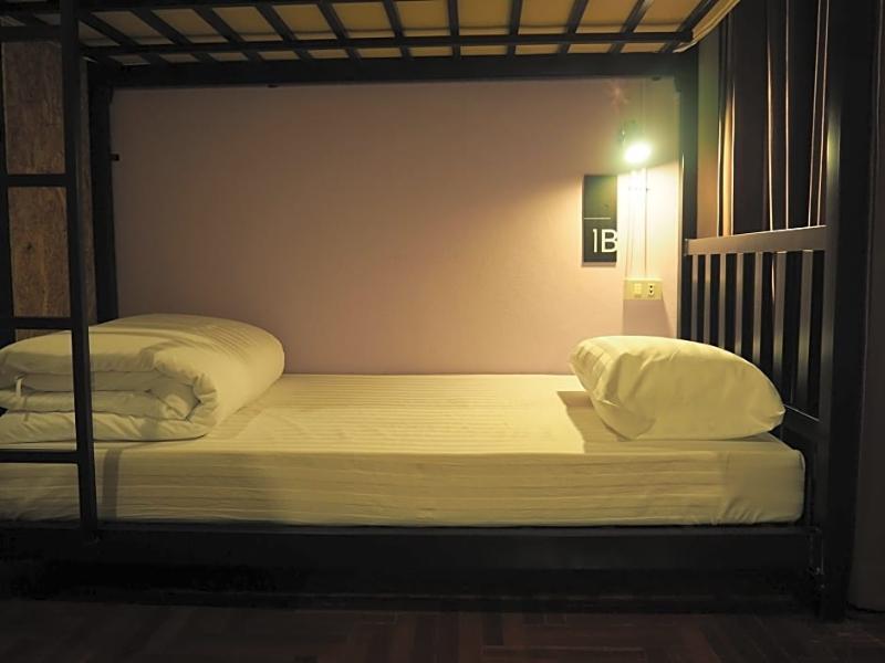 Eden Walking Street Hostel Chiang Mai Ngoại thất bức ảnh